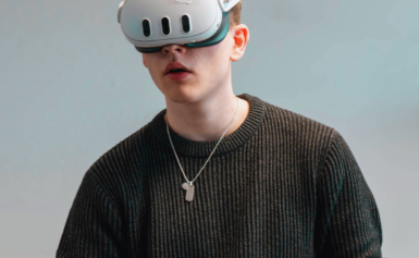 Beginner Guide to Virtual Reality: Essential Steps for Getting Started With Headsets, Apps, and Safety